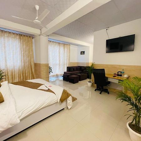 Dr White House - Noida Sector 18 Hotel Exterior foto