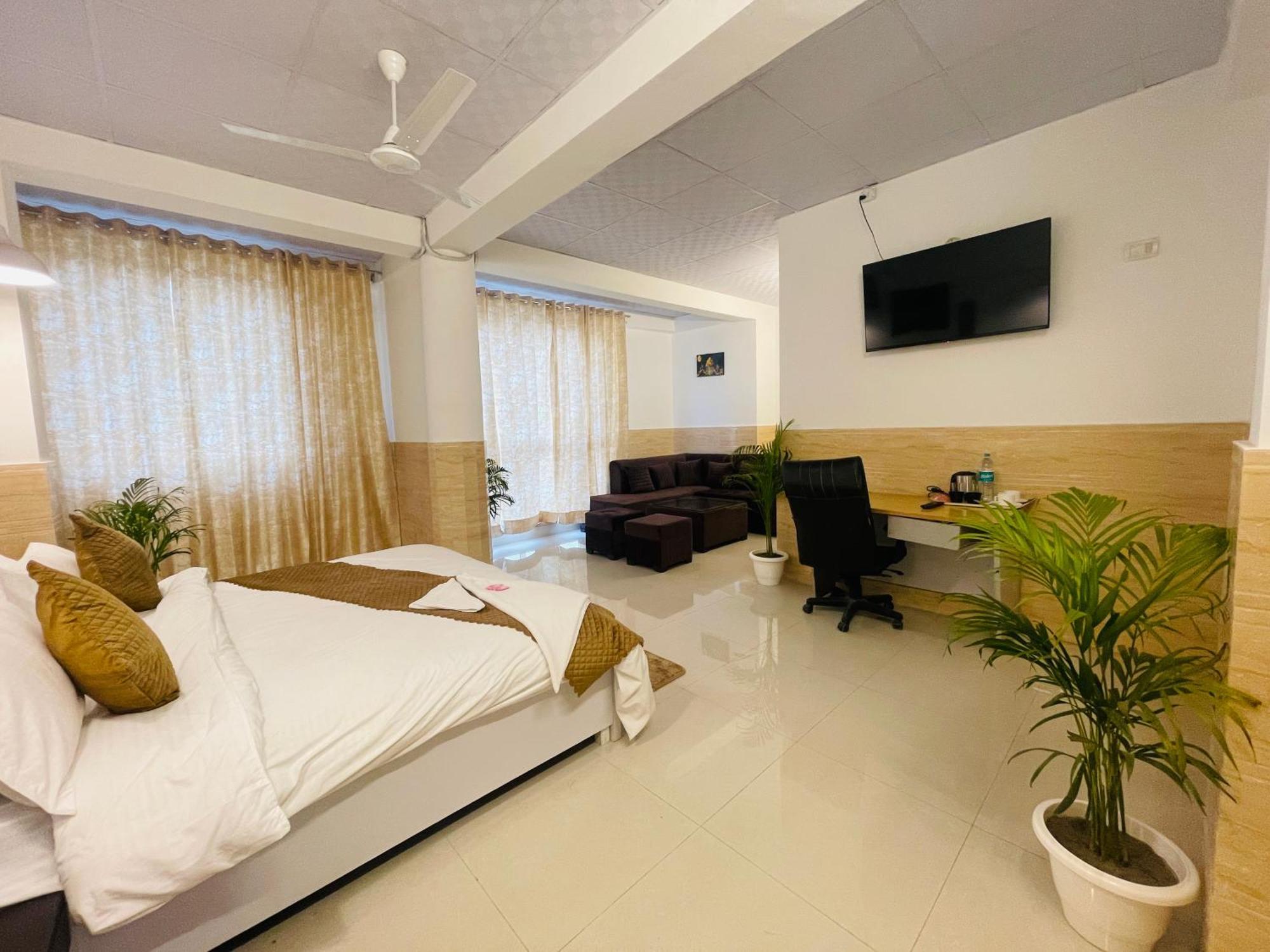Dr White House - Noida Sector 18 Hotel Exterior foto