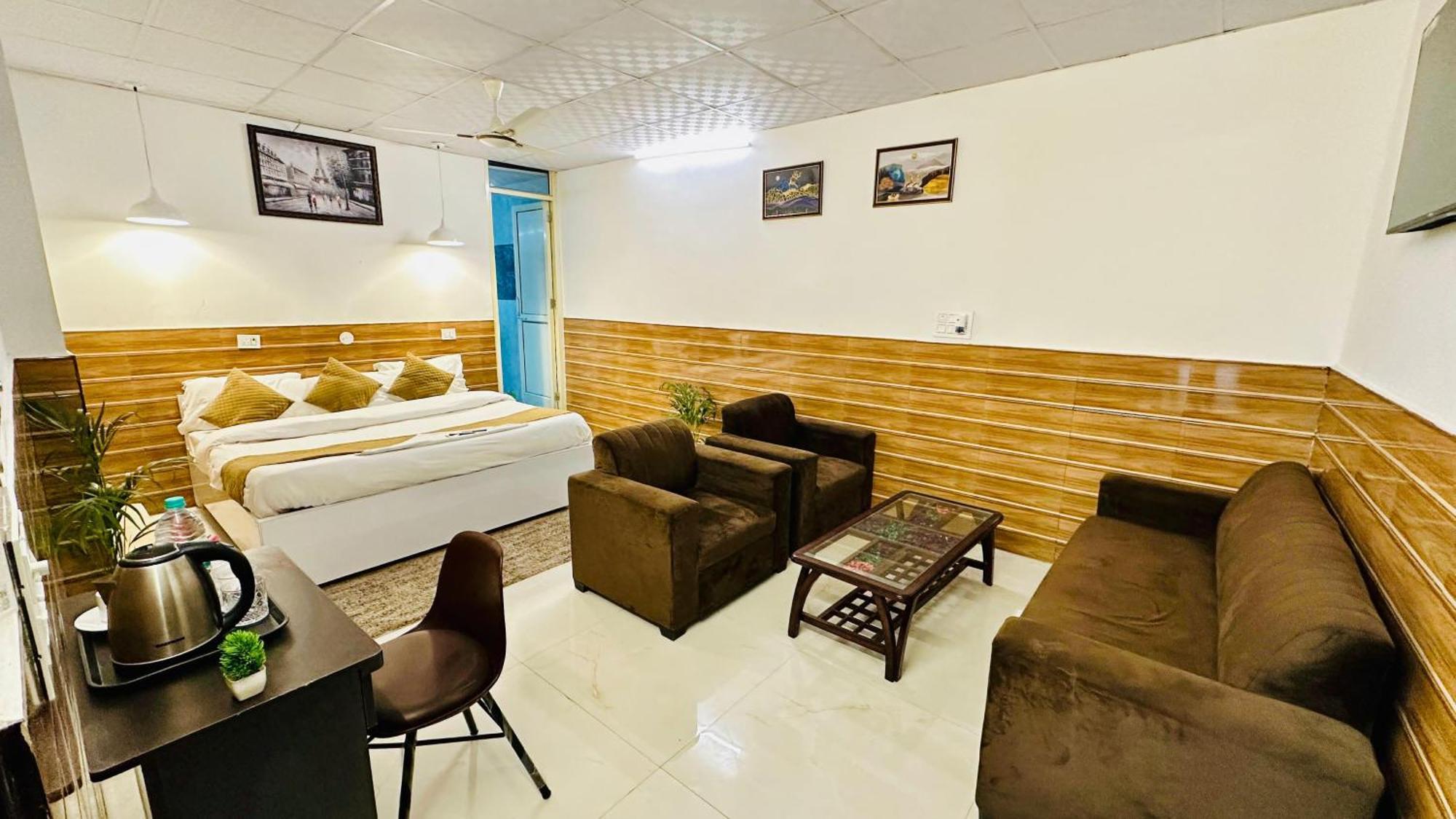 Dr White House - Noida Sector 18 Hotel Exterior foto