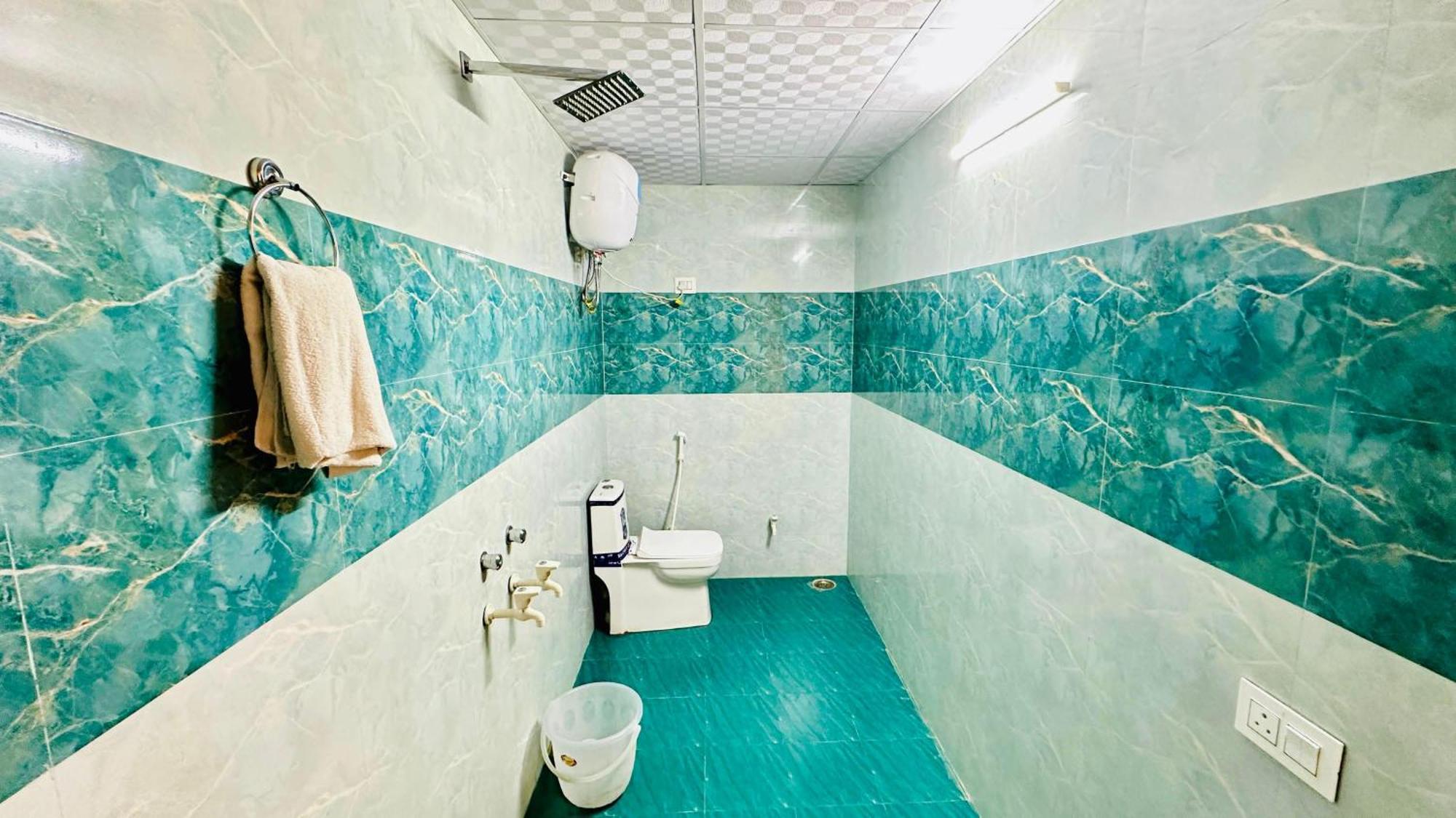 Dr White House - Noida Sector 18 Hotel Exterior foto